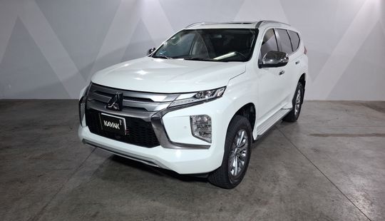 Mitsubishi • Montero