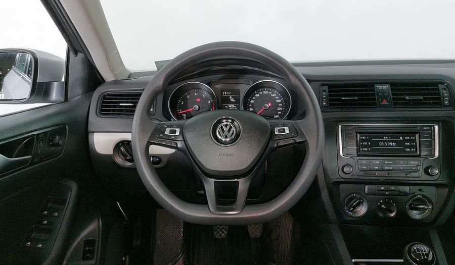 Volkswagen Jetta 2.5 TRENDLINE MT Sedan 2016