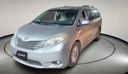 Toyota • Sienna