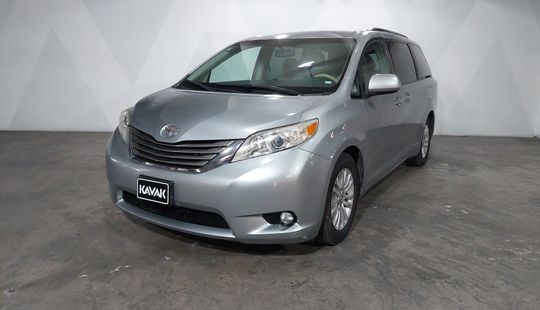 Toyota • Sienna