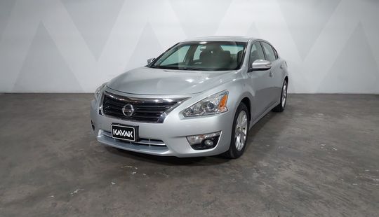 Nissan • Altima