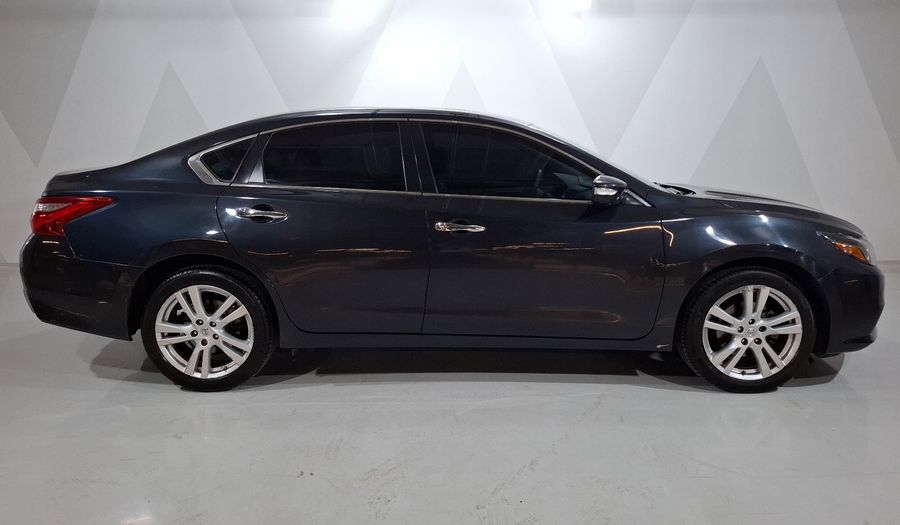 Nissan Altima 2.5 ADVANCE NAVI CVT Sedan 2017