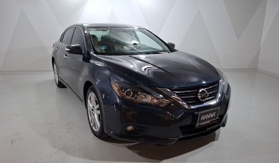 Nissan Altima 2.5 ADVANCE NAVI CVT Sedan 2017