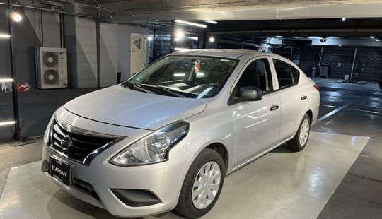 Nissan • Versa