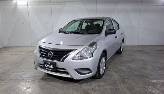 Nissan • Versa