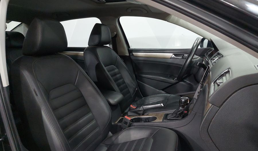 Volkswagen Passat 2.5 SPORTLINE Sedan 2017