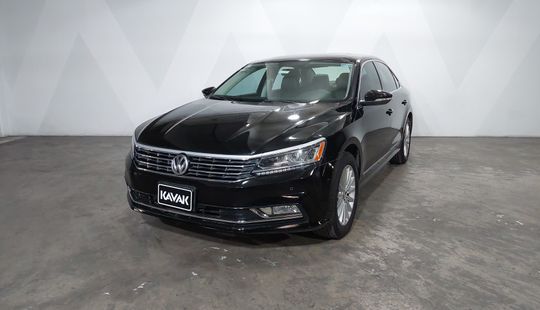 Volkswagen • Passat