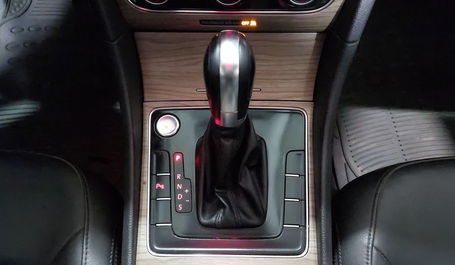 Volkswagen Passat 2.5 SPORTLINE Sedan 2017