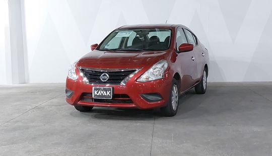 Nissan • Versa