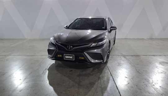 Toyota • Camry