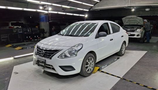 Nissan • Versa