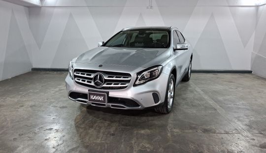 Mercedes Benz • Clase GLA