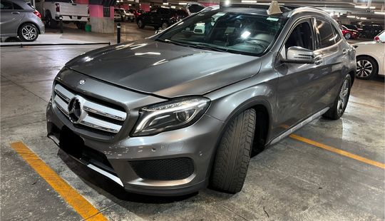 Mercedes Benz • Clase GLA