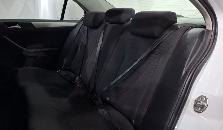 Volkswagen Jetta 2.5 COMFORTLINE TIP. BOLSAS AIRE DEL. Sedan 2018