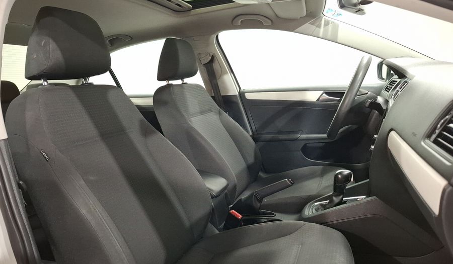 Volkswagen Jetta 2.5 COMFORTLINE TIP. BOLSAS AIRE DEL. Sedan 2018