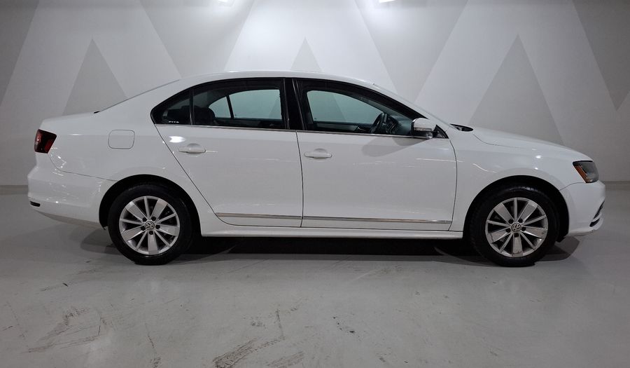 Volkswagen Jetta 2.5 COMFORTLINE TIP. BOLSAS AIRE DEL. Sedan 2018