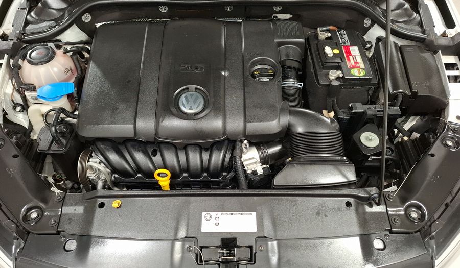 Volkswagen Jetta 2.5 COMFORTLINE TIP. BOLSAS AIRE DEL. Sedan 2018