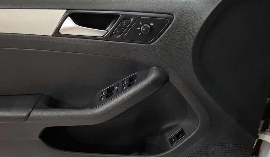 Volkswagen Jetta 2.5 COMFORTLINE TIP. BOLSAS AIRE DEL. Sedan 2018