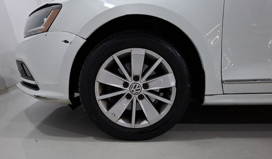 Volkswagen Jetta 2.5 COMFORTLINE TIP. BOLSAS AIRE DEL. Sedan 2018