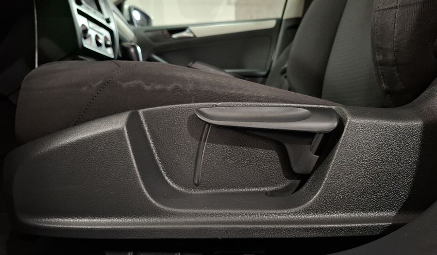 Volkswagen Jetta 2.5 COMFORTLINE TIP. BOLSAS AIRE DEL. Sedan 2018