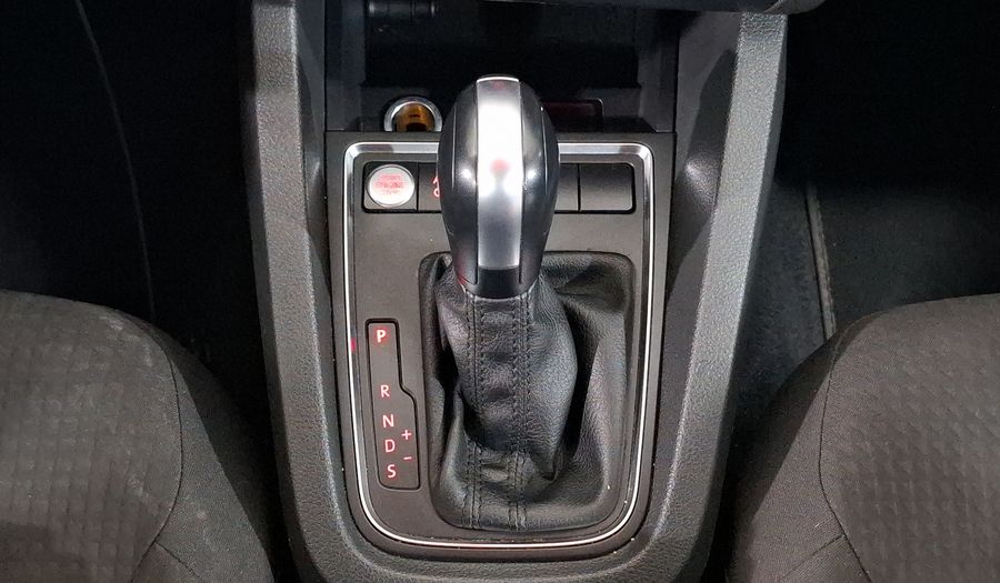Volkswagen Jetta 2.5 COMFORTLINE TIP. BOLSAS AIRE DEL. Sedan 2018