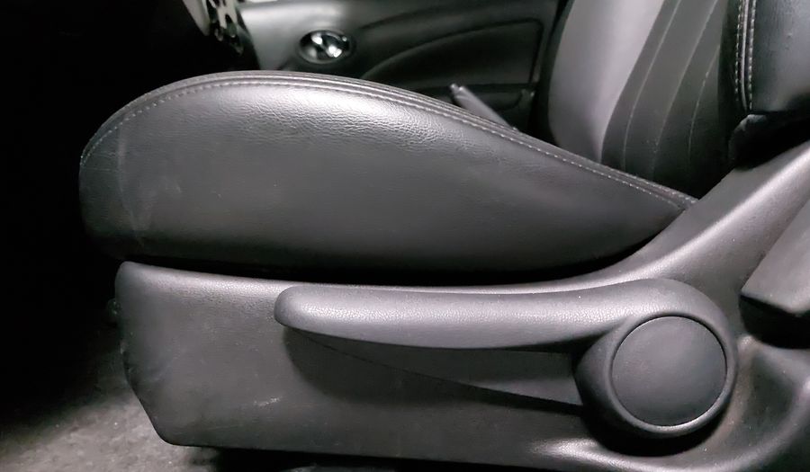 Nissan Versa 1.6 EXCLUSIVE AUTO Sedan 2017