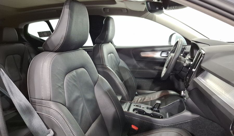 Volvo Xc40 2.0 T4 MOMENTUM AUTO Suv 2022