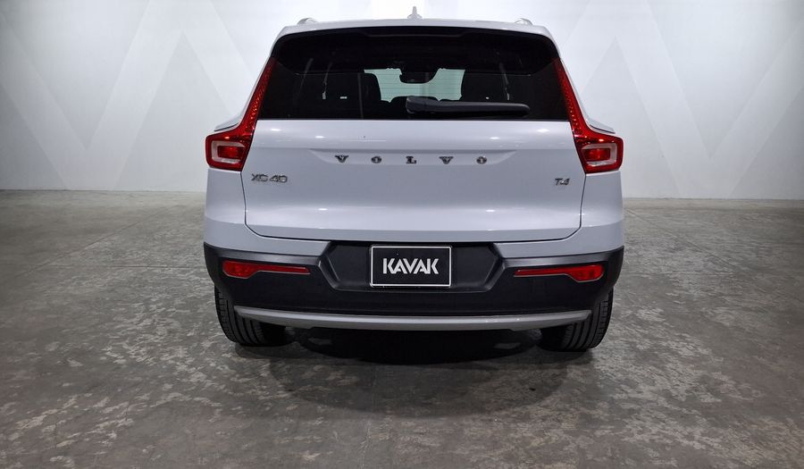 Volvo Xc40 2.0 T4 MOMENTUM AUTO Suv 2022
