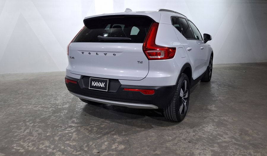 Volvo Xc40 2.0 T4 MOMENTUM AUTO Suv 2022