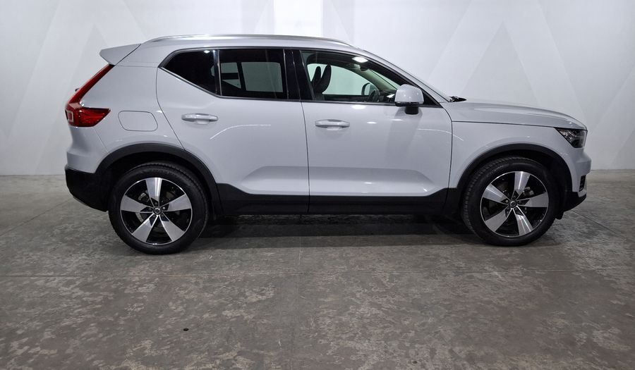 Volvo Xc40 2.0 T4 MOMENTUM AUTO Suv 2022