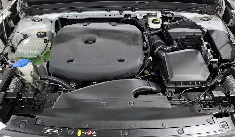 Volvo Xc40 2.0 T4 MOMENTUM AUTO Suv 2022