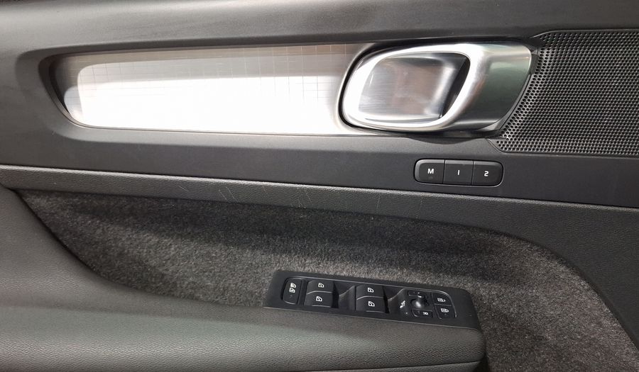 Volvo Xc40 2.0 T4 MOMENTUM AUTO Suv 2022