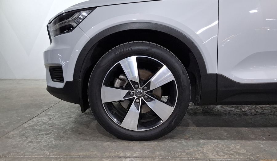 Volvo Xc40 2.0 T4 MOMENTUM AUTO Suv 2022