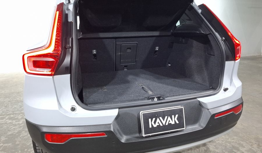 Volvo Xc40 2.0 T4 MOMENTUM AUTO Suv 2022