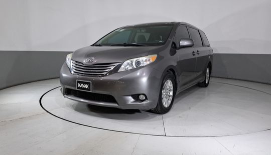 Toyota • Sienna