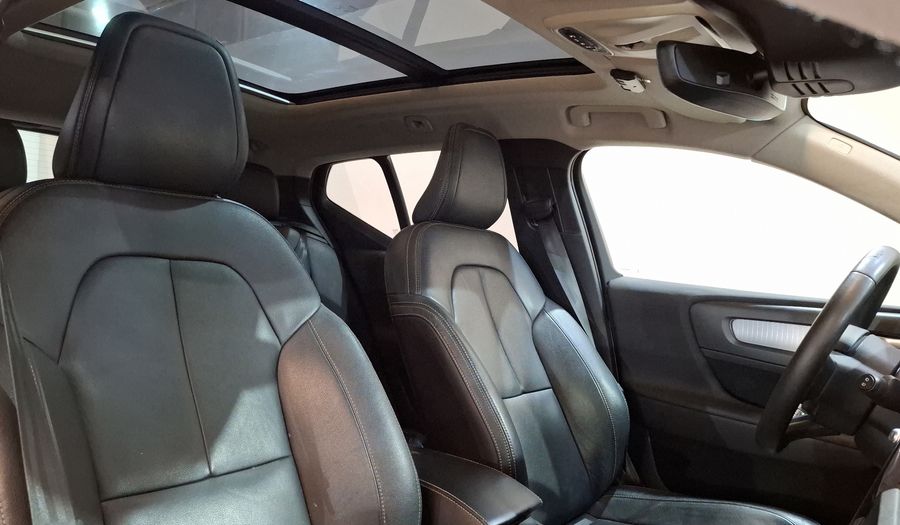 Volvo Xc40 2.0 T4 MOMENTUM AUTO Suv 2021