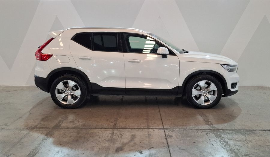Volvo Xc40 2.0 T4 MOMENTUM AUTO Suv 2021