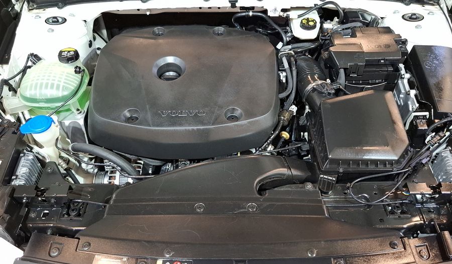 Volvo Xc40 2.0 T4 MOMENTUM AUTO Suv 2021