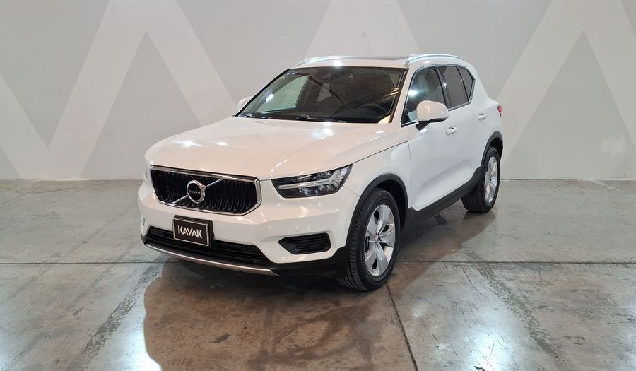 Volvo Xc40 2.0 T4 MOMENTUM AUTO Suv 2021