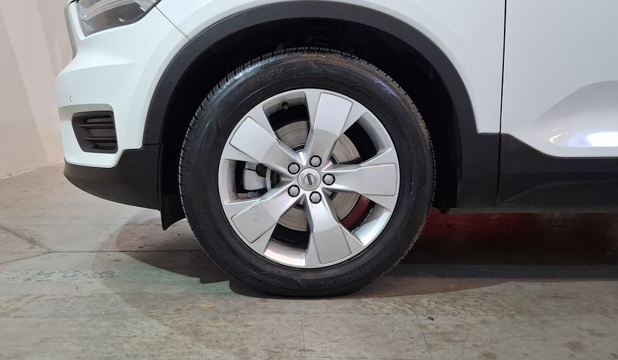 Volvo Xc40 2.0 T4 MOMENTUM AUTO Suv 2021