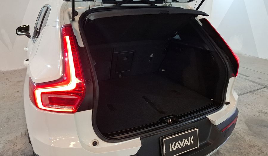 Volvo Xc40 2.0 T4 MOMENTUM AUTO Suv 2021