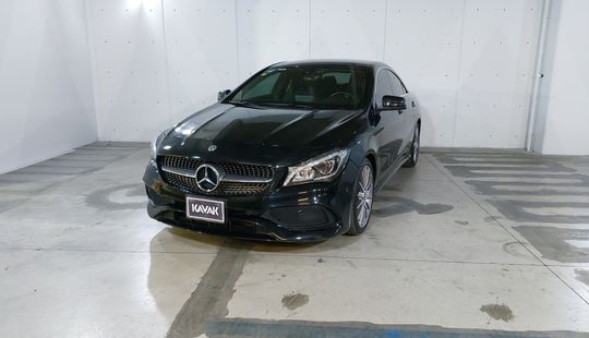 Mercedes Benz • Clase CLA