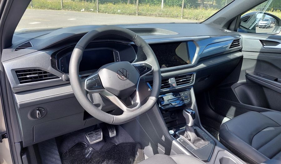Volkswagen Taos 1.4 250 TSI HIGHLINE BI TONO AUTO MY24 Suv 2025