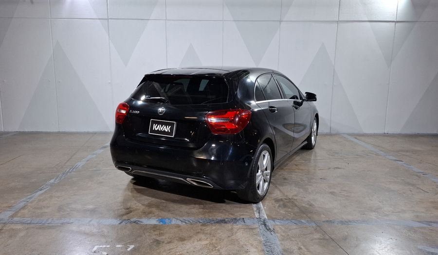 Mercedes Benz Clase A 1.6 200 URBAN DCT Hatchback 2018