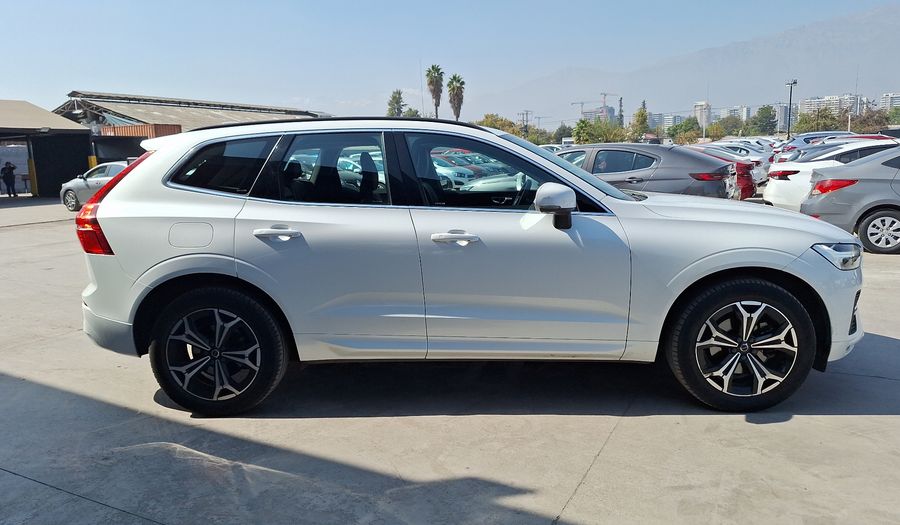 Volvo Xc60 2.0 B5 MOMENTUM AUTO 4WD Suv 2022
