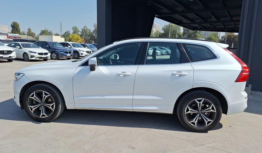 Volvo Xc60 2.0 B5 MOMENTUM AUTO 4WD Suv 2022