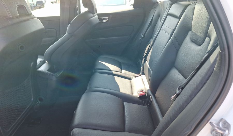 Volvo Xc60 2.0 B5 MOMENTUM AUTO 4WD Suv 2022