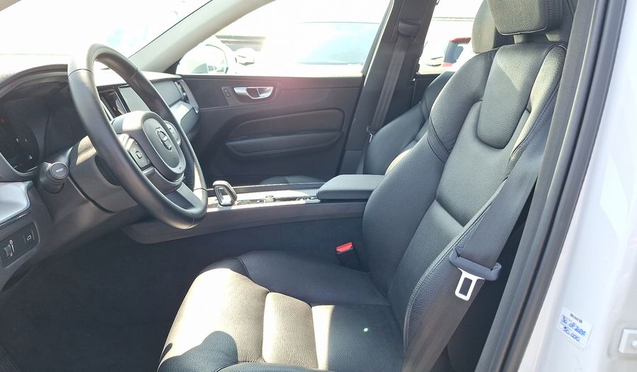 Volvo Xc60 2.0 B5 MOMENTUM AUTO 4WD Suv 2022