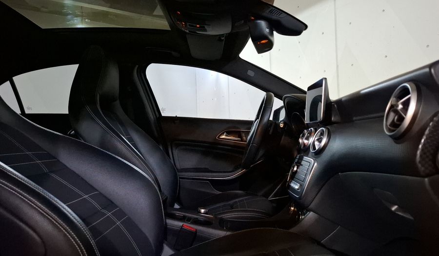 Mercedes Benz Clase A 1.6 200 URBAN Hatchback 2017