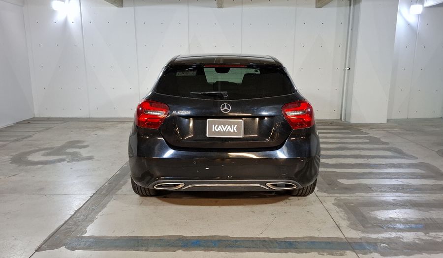 Mercedes Benz Clase A 1.6 200 URBAN Hatchback 2017